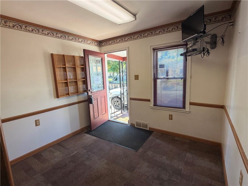 601 4th Ave — photo 4
