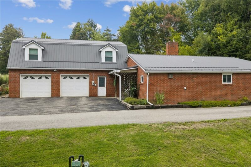 122 Young Ln — photo 2