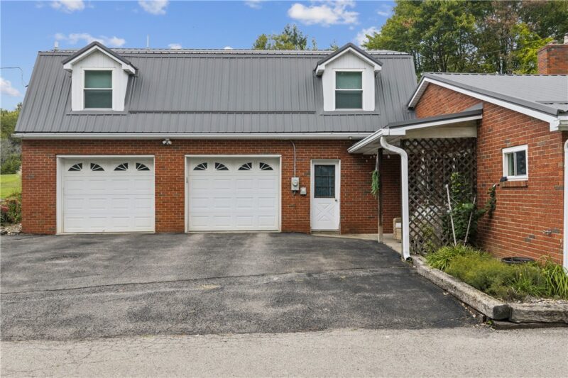 122 Young Ln — photo 3