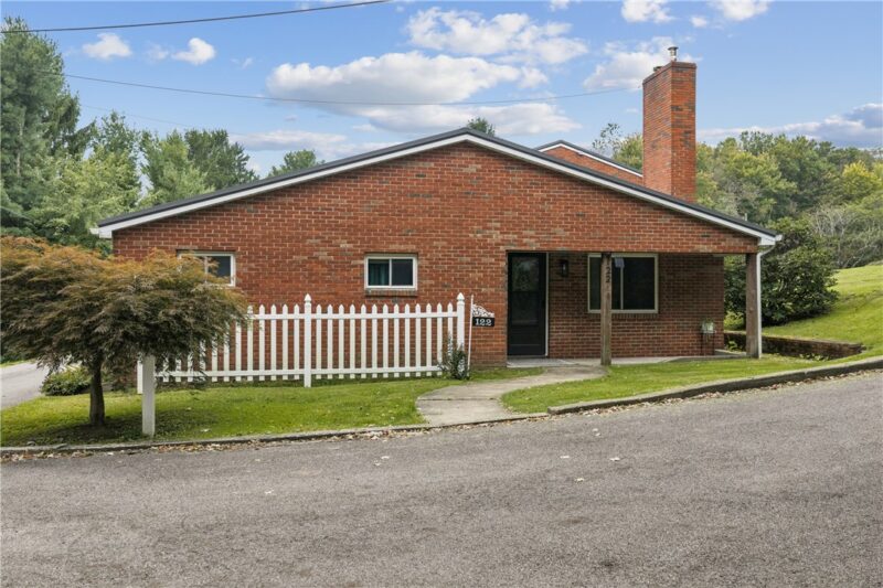 122 Young Ln — photo 4