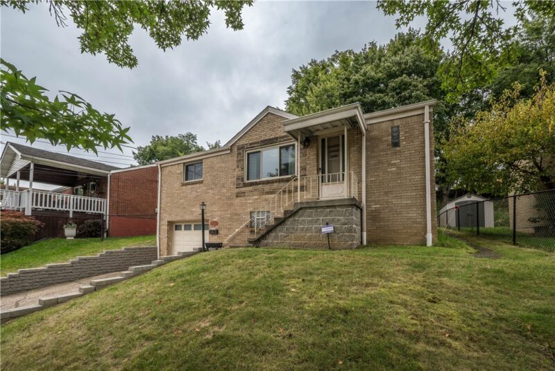 1346 Kinmount — photo 3