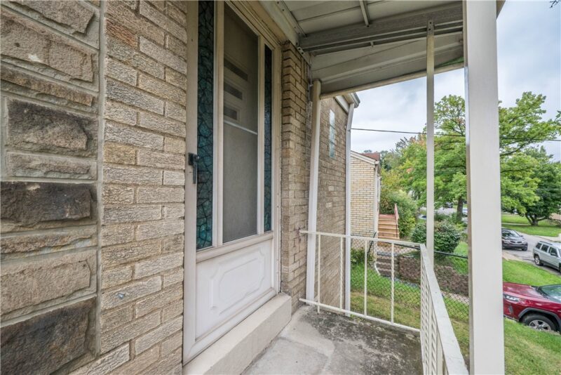 1346 Kinmount — photo 4