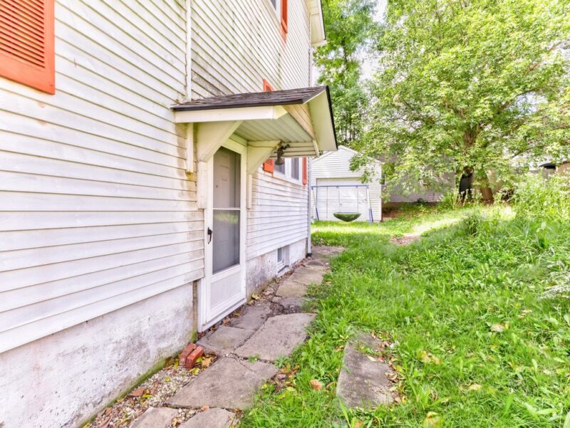 1030 Knoll St — photo 3