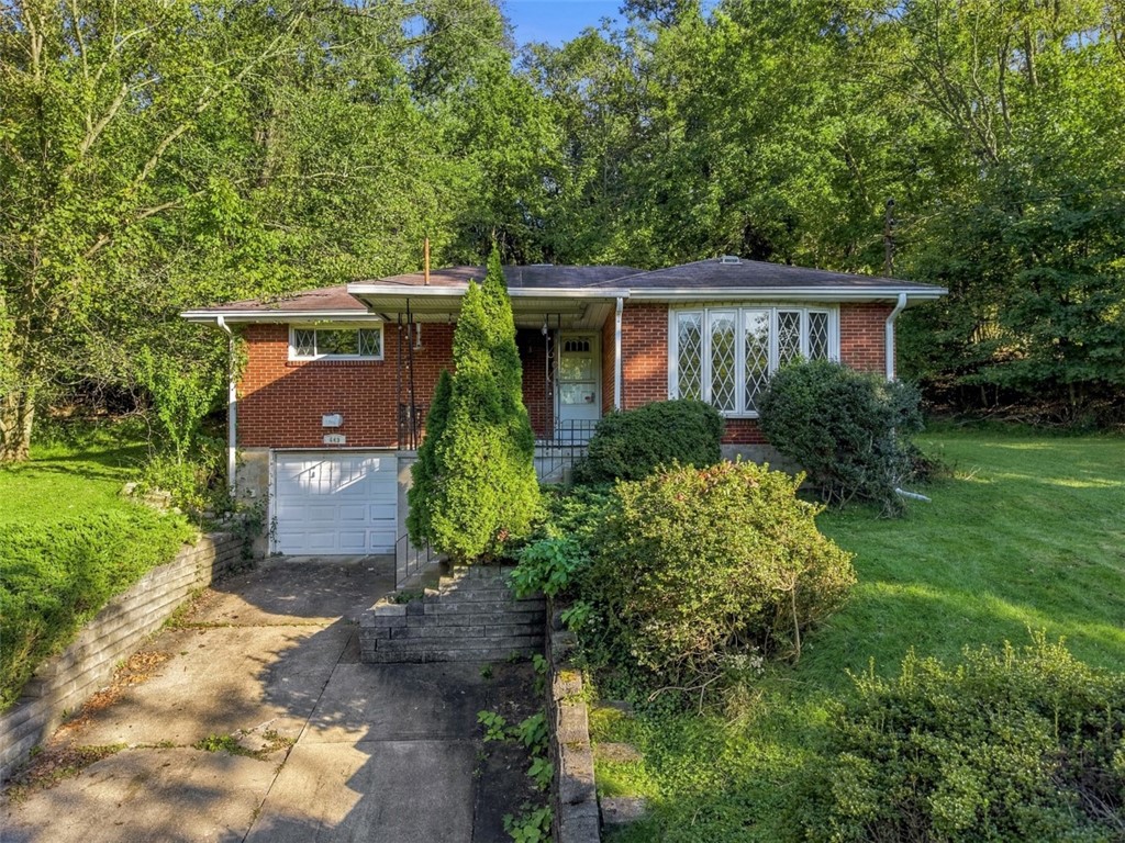 643 Lougeay Road — photo 1