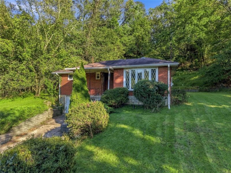 643 Lougeay Road — photo 3
