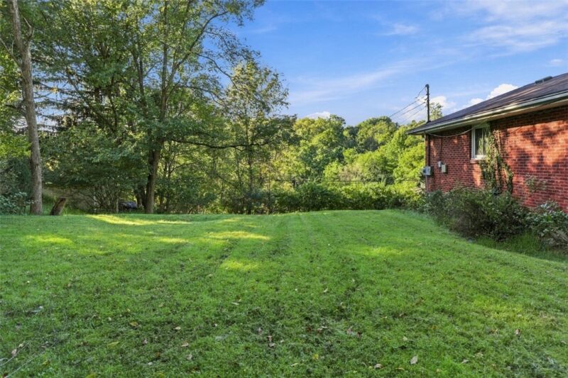 643 Lougeay Road — photo 4