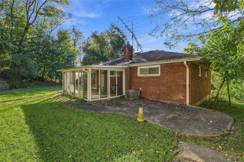 643 Lougeay Road — photo 6