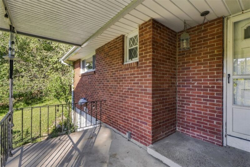 643 Lougeay Road — photo 8