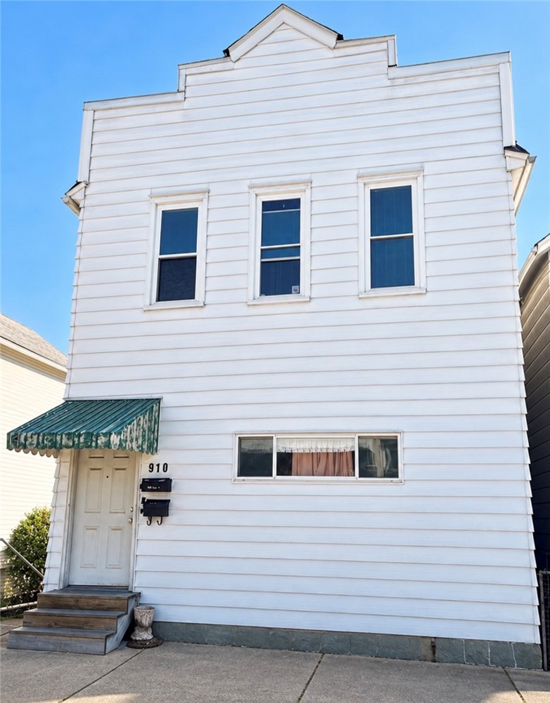 910 Fallowfield Ave — photo 1