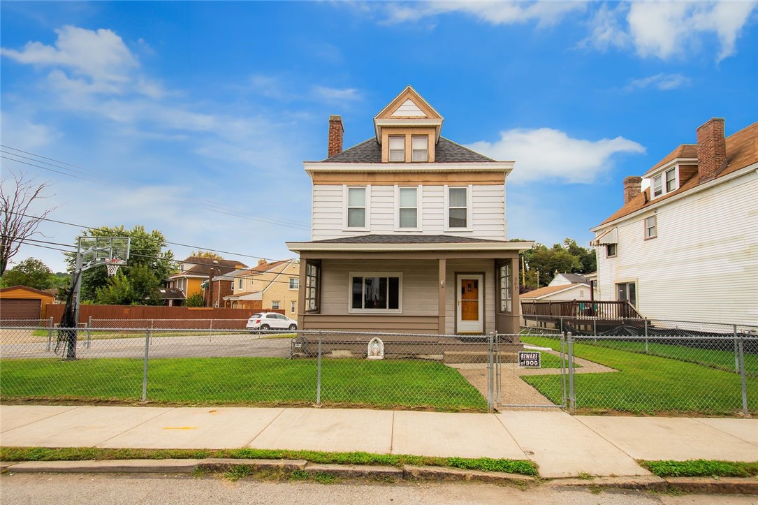 301 Russellwood Ave — photo 1