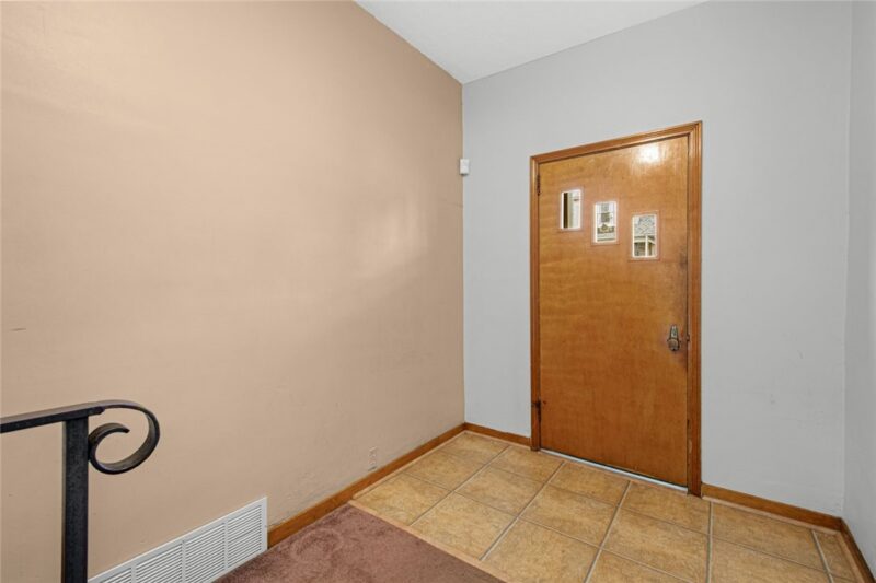 301 Russellwood Ave — photo 3