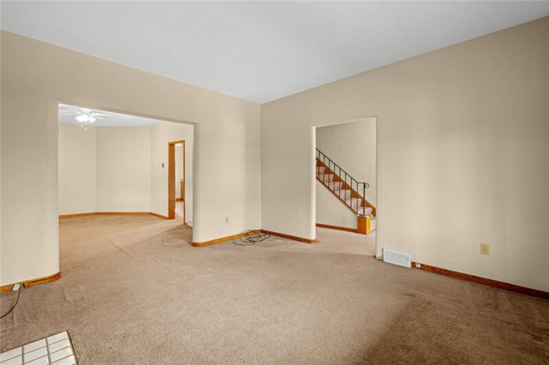 301 Russellwood Ave — photo 6