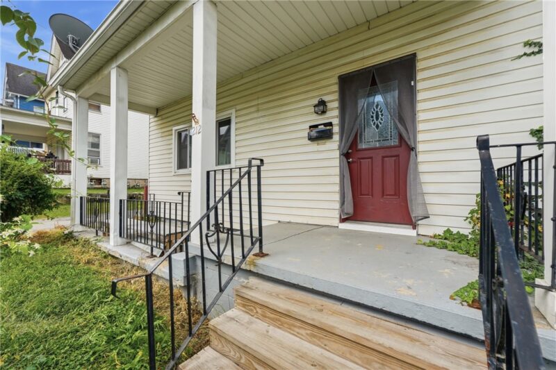 212 Fairview Ave — photo 3