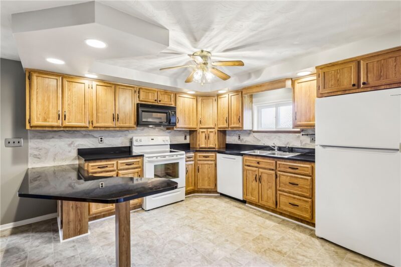 480 Allison — photo 2