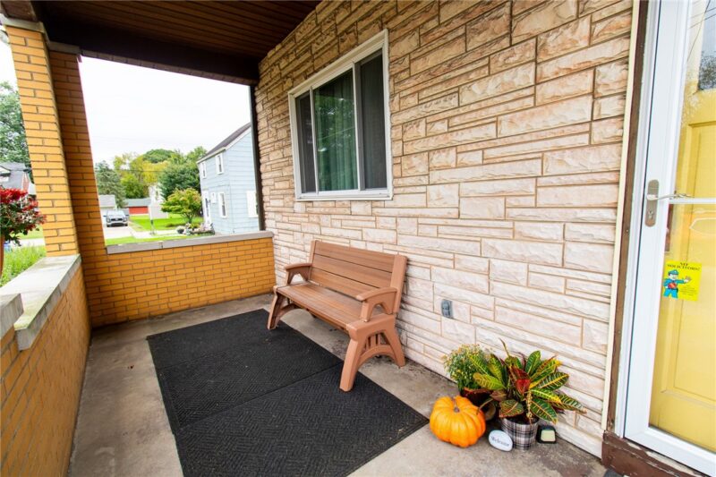 205 Rebecca St — photo 2