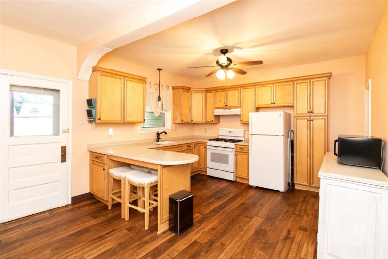 205 Rebecca St — photo 3