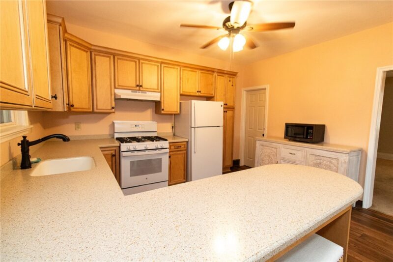 205 Rebecca St — photo 8