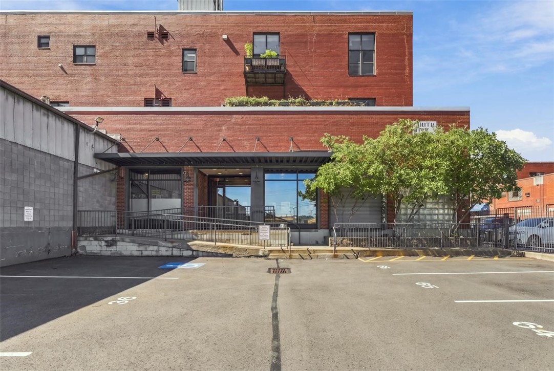 2250 Mary Street 208 — photo 1