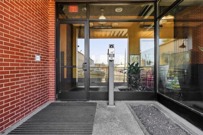 2250 Mary Street 208 — photo 4