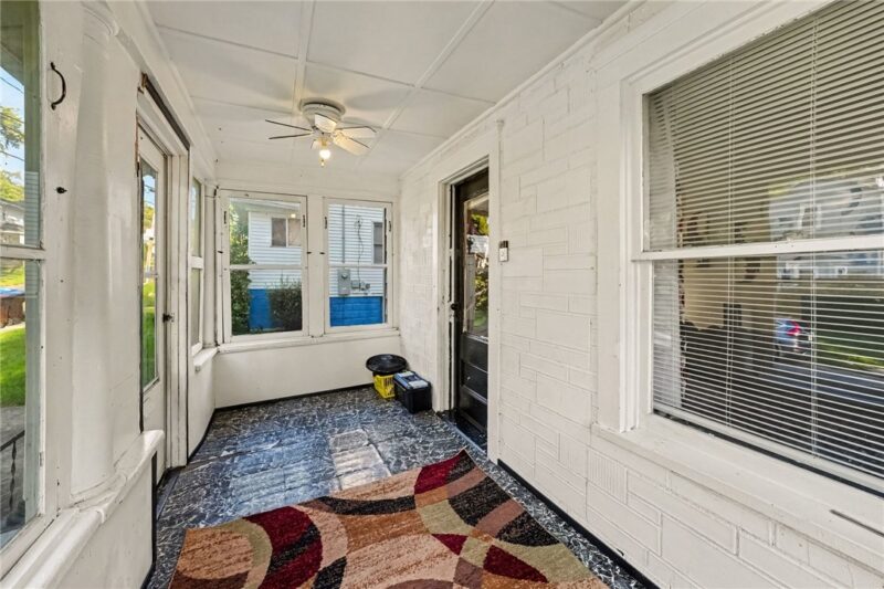 592 Hull St — photo 3