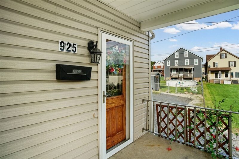 925 Walnut St — photo 2