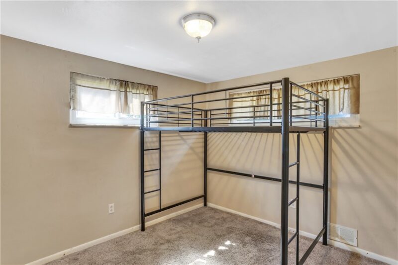 402 Highland Ave — photo 8