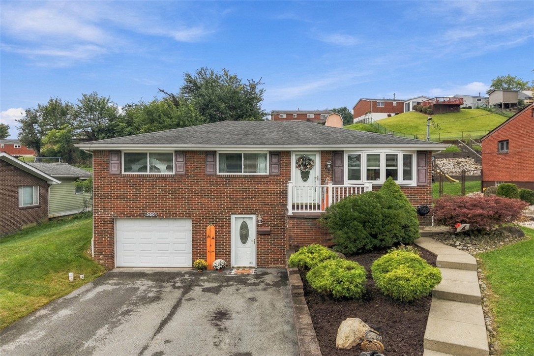 560 Semple Dr — photo 1