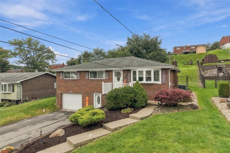 560 Semple Dr — photo 2