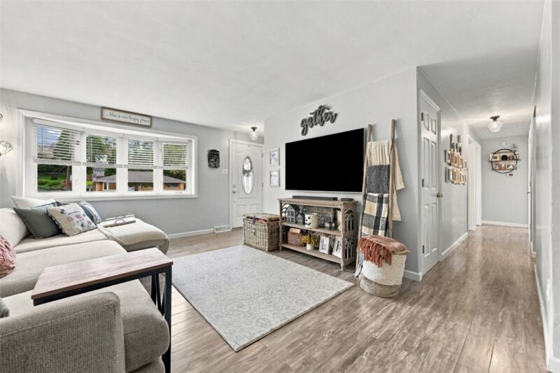 560 Semple Dr — photo 6