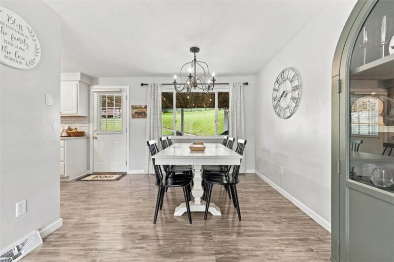 560 Semple Dr — photo 7
