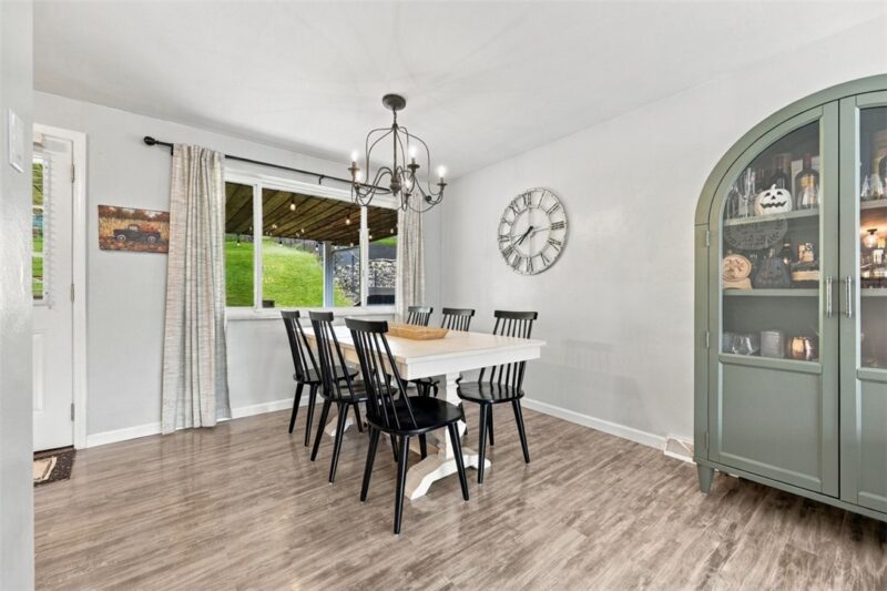 560 Semple Dr — photo 8