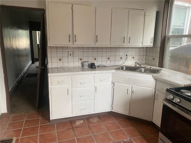 2230 Webster Ave — photo 5