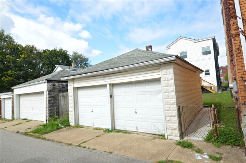 632 Industry St — photo 3