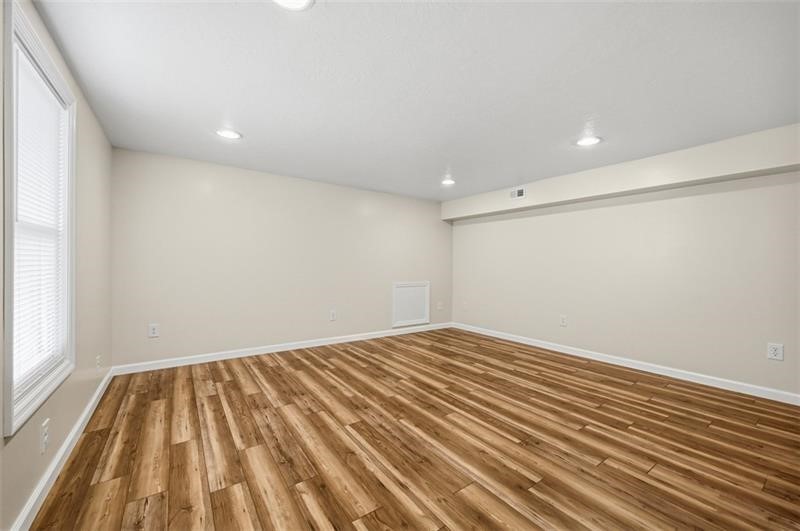 310 Madison Av. — photo 6