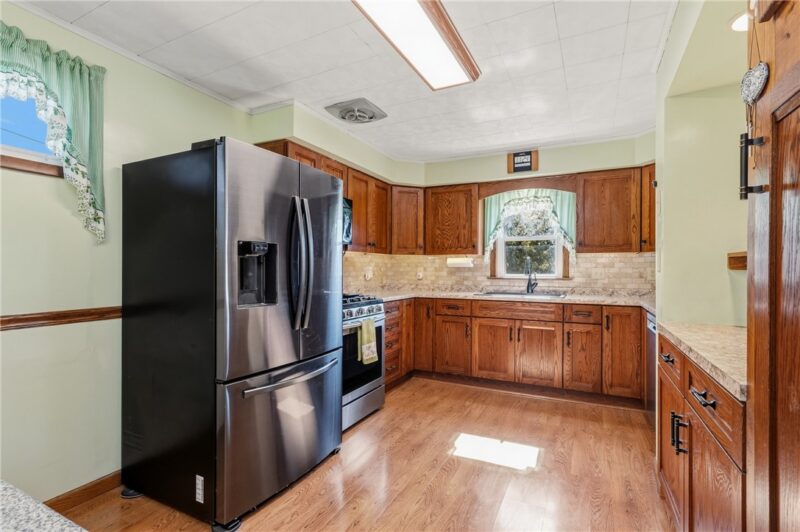 335 W 8th Ave — photo 8
