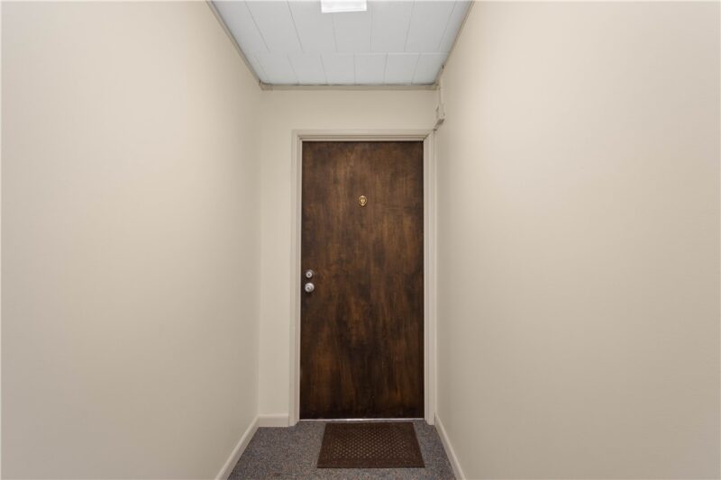734 Forest Green Drive — photo 4
