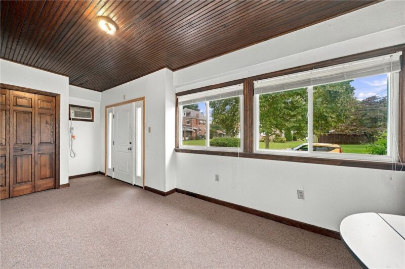 411 Riverview Dr — photo 6