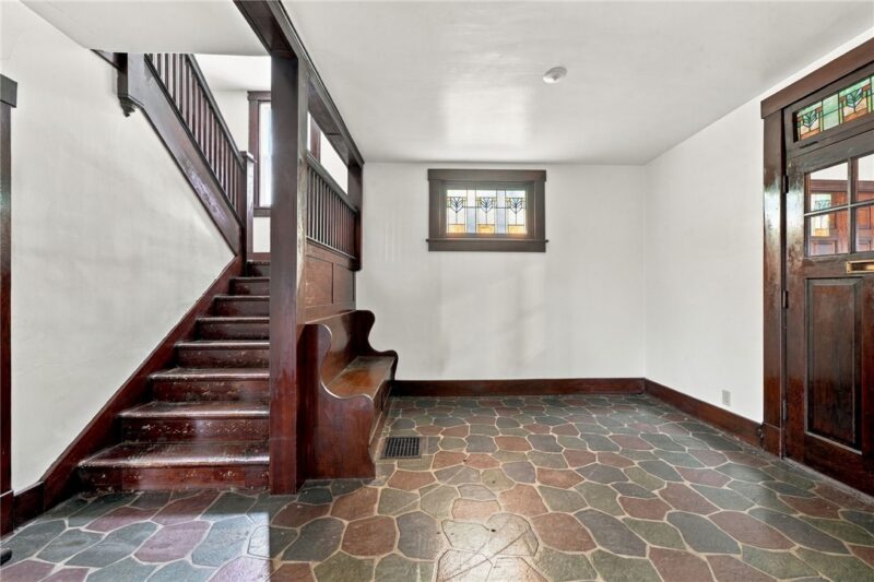 411 Riverview Dr — photo 8