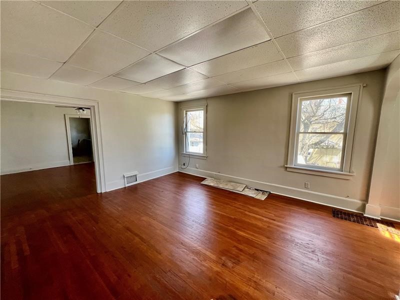 225-227 E Garfield Ave — photo 2