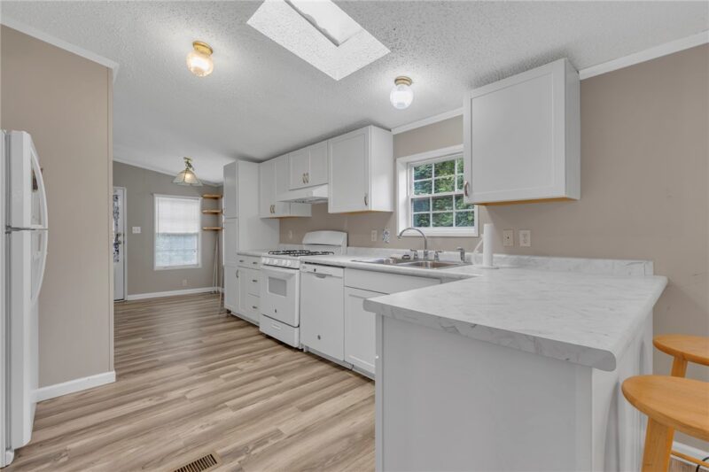 353 Pleasant Dr — photo 6