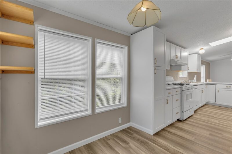 353 Pleasant Dr — photo 8