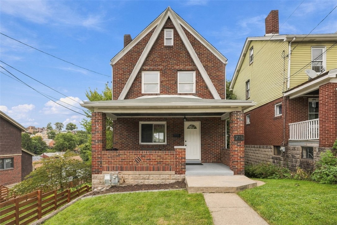 715 Rossmore Ave — photo 1