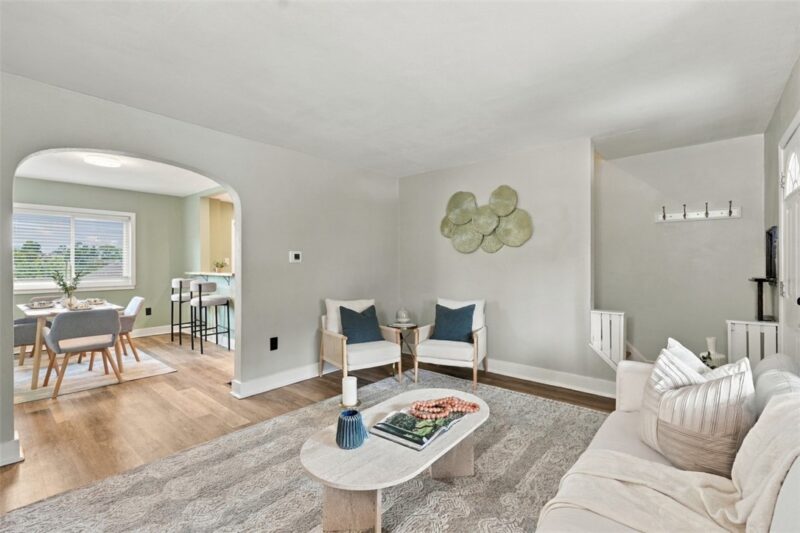 715 Rossmore Ave — photo 8
