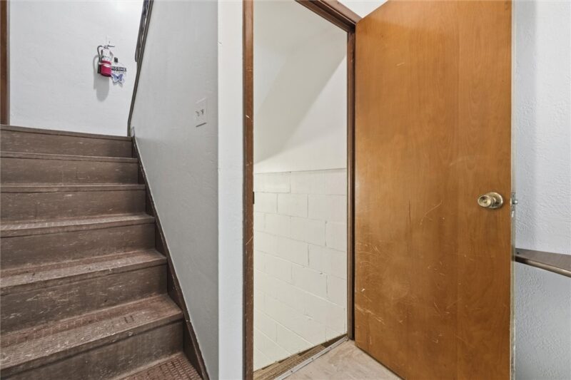 1214 Broadway Ave — photo 4