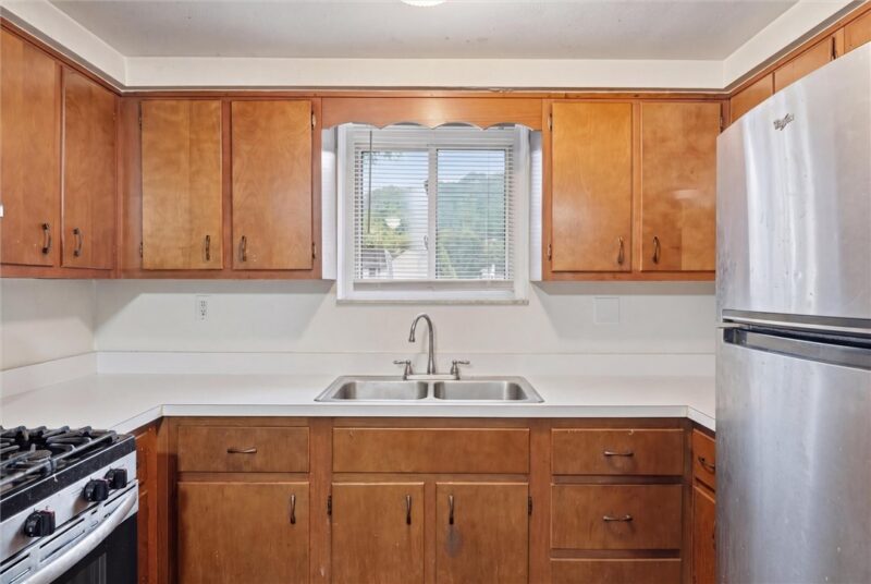 1214 Broadway Ave — photo 5