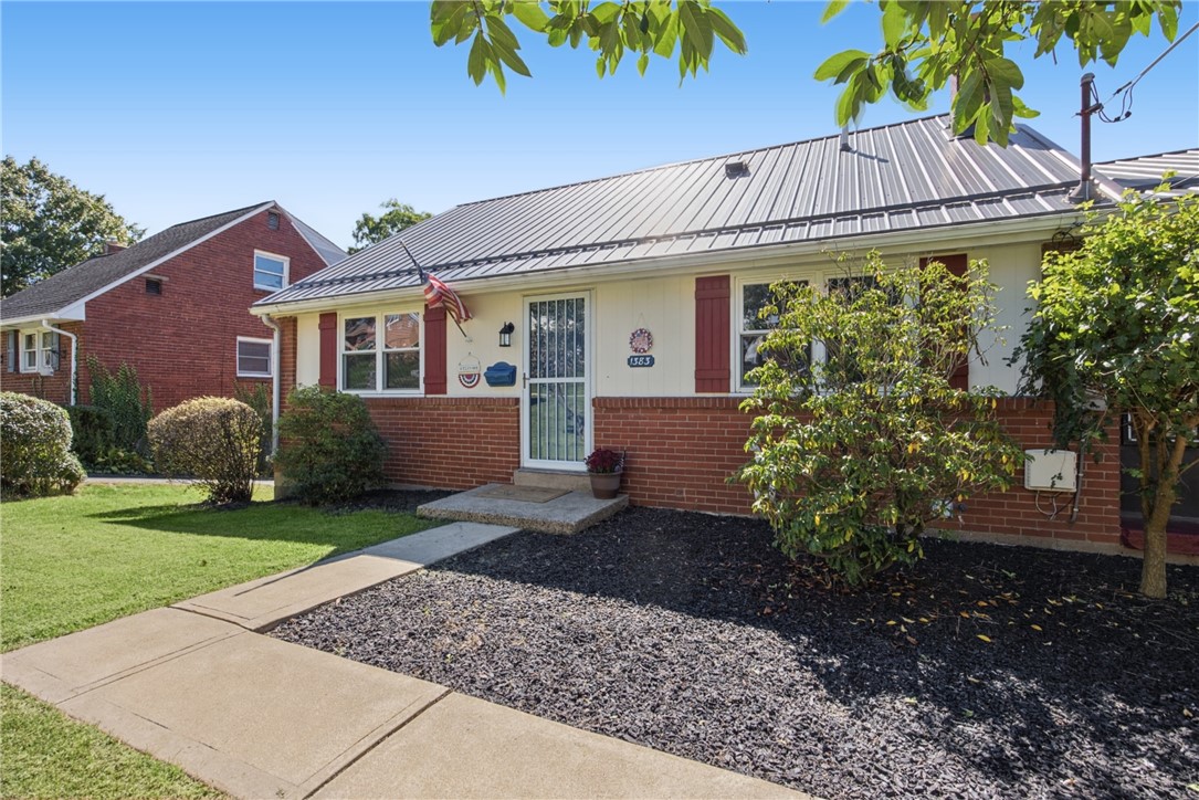 1383 Meadowlark Dr. — photo 1