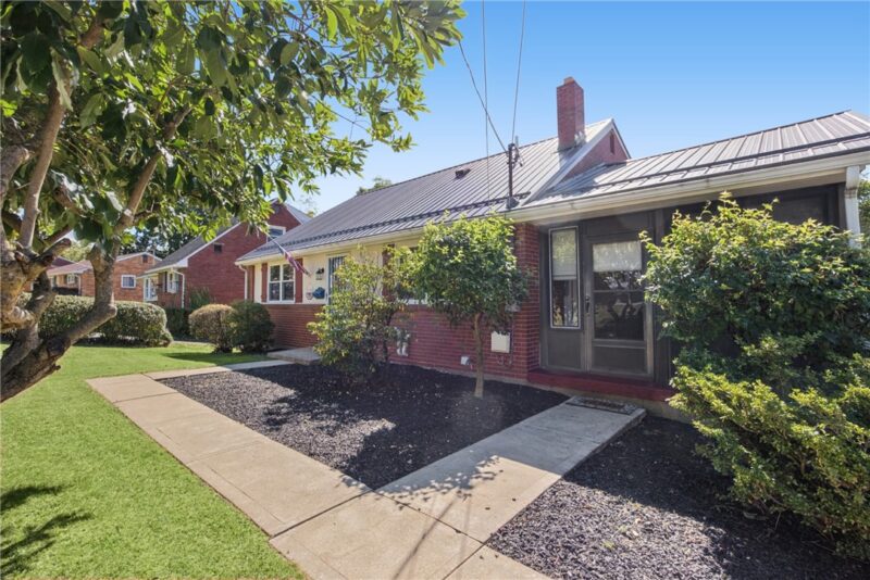 1383 Meadowlark Dr. — photo 3