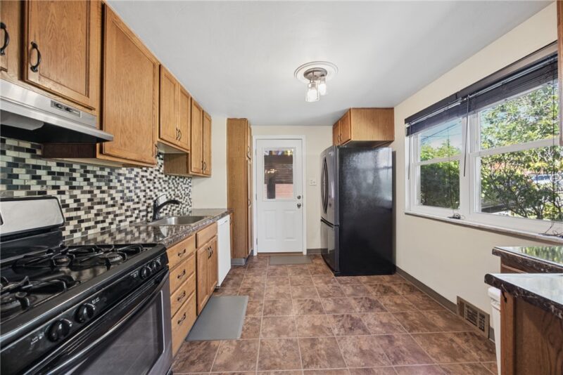 1383 Meadowlark Dr. — photo 7