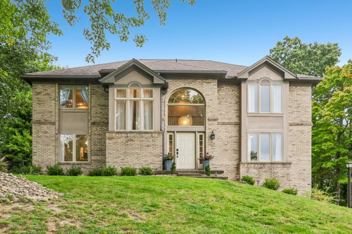 806 Oxford COURT — photo 1