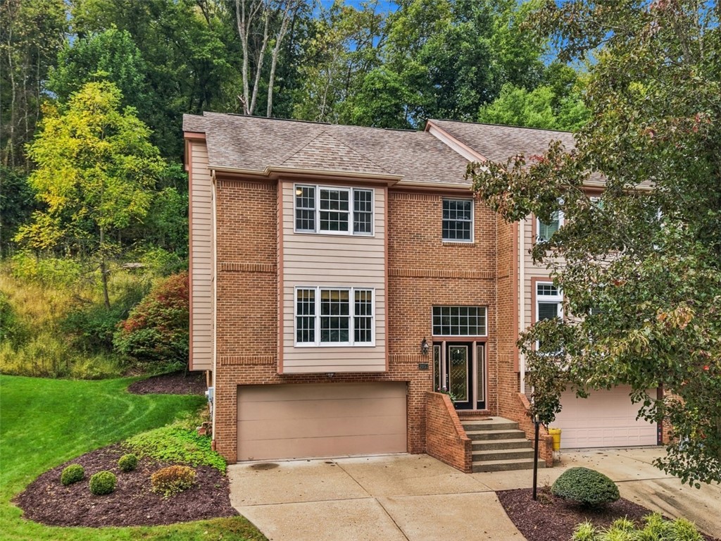 2151 Huntington Court S — photo 1